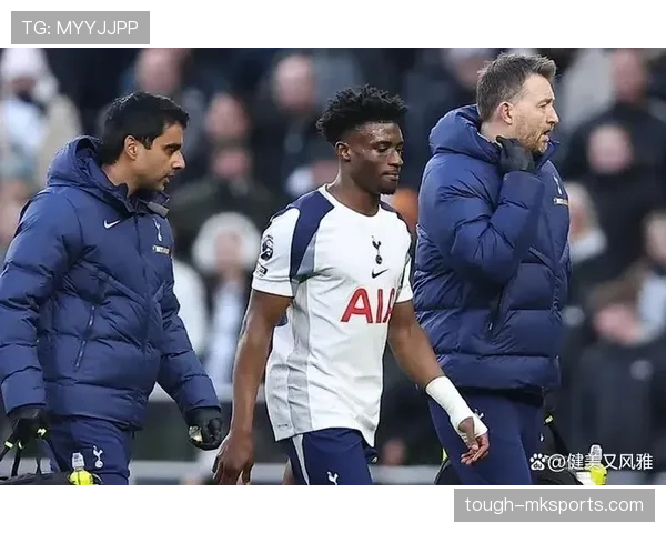 哈维·西蒙斯技术细腻与本赛季表现稳健解析