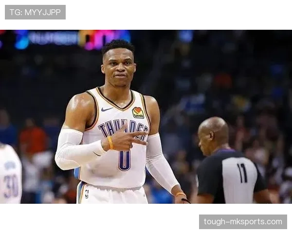 威少衣柜里塞满高定，训练完直接换三套出门