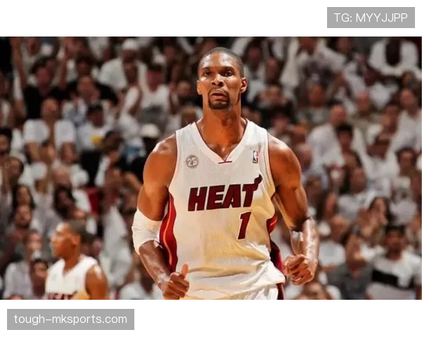 克里斯·波什高效无球跑动助热火内线拉开空间提升进攻多样性