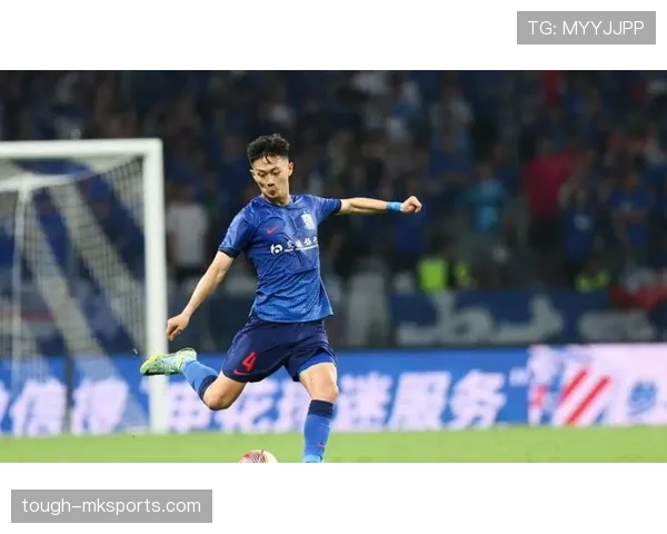 蒋圣龙赛场上像个狠角色，私下却藏着让人羡慕的豪宅生活？